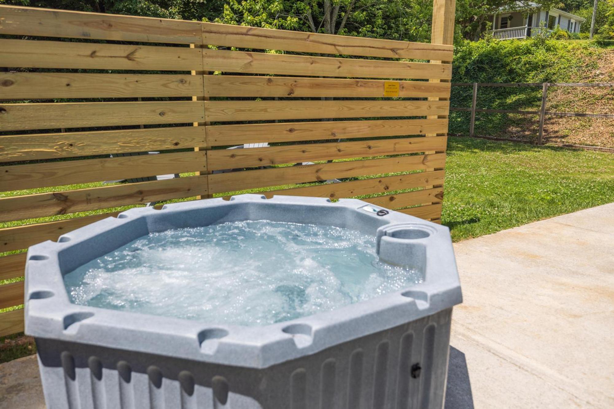 Mid-Century Modern Impeccable Remodel With Hot Tub Villa Asheville Exterior photo