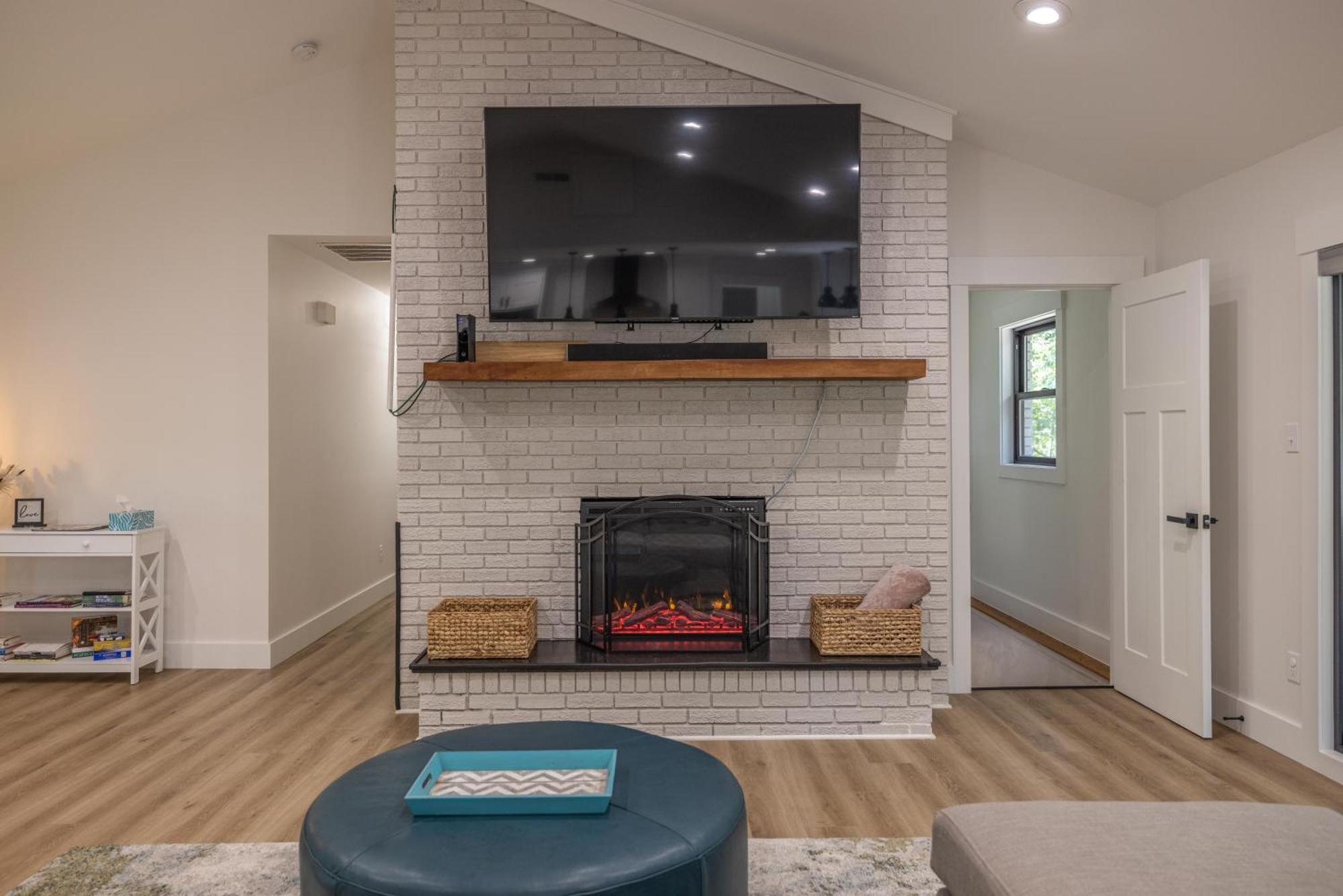 Mid-Century Modern Impeccable Remodel With Hot Tub Villa Asheville Exterior photo