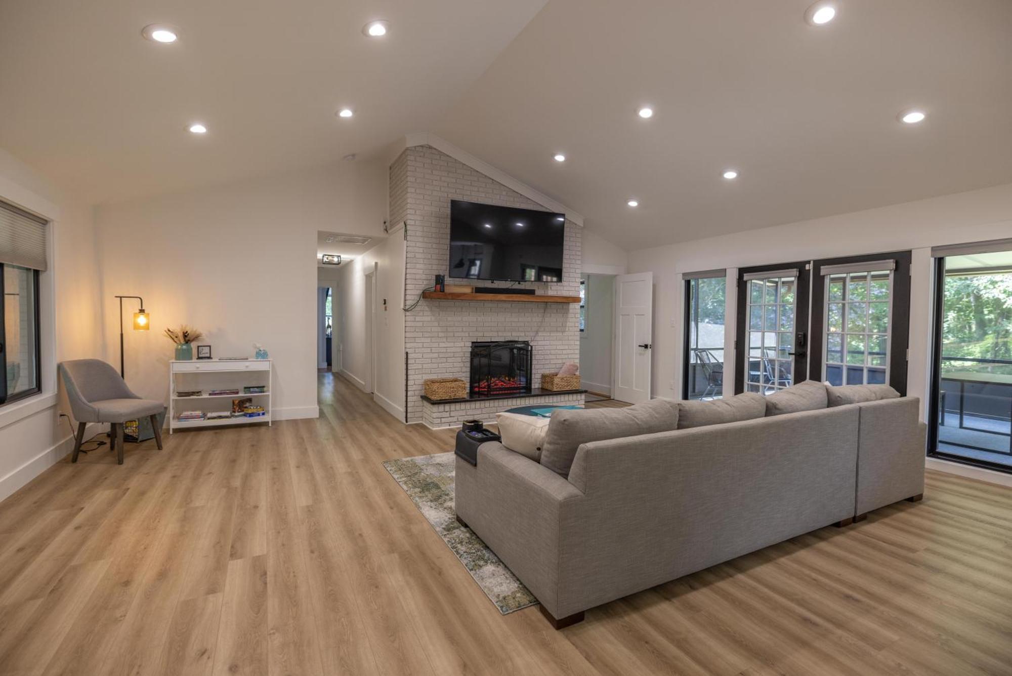 Mid-Century Modern Impeccable Remodel With Hot Tub Villa Asheville Exterior photo