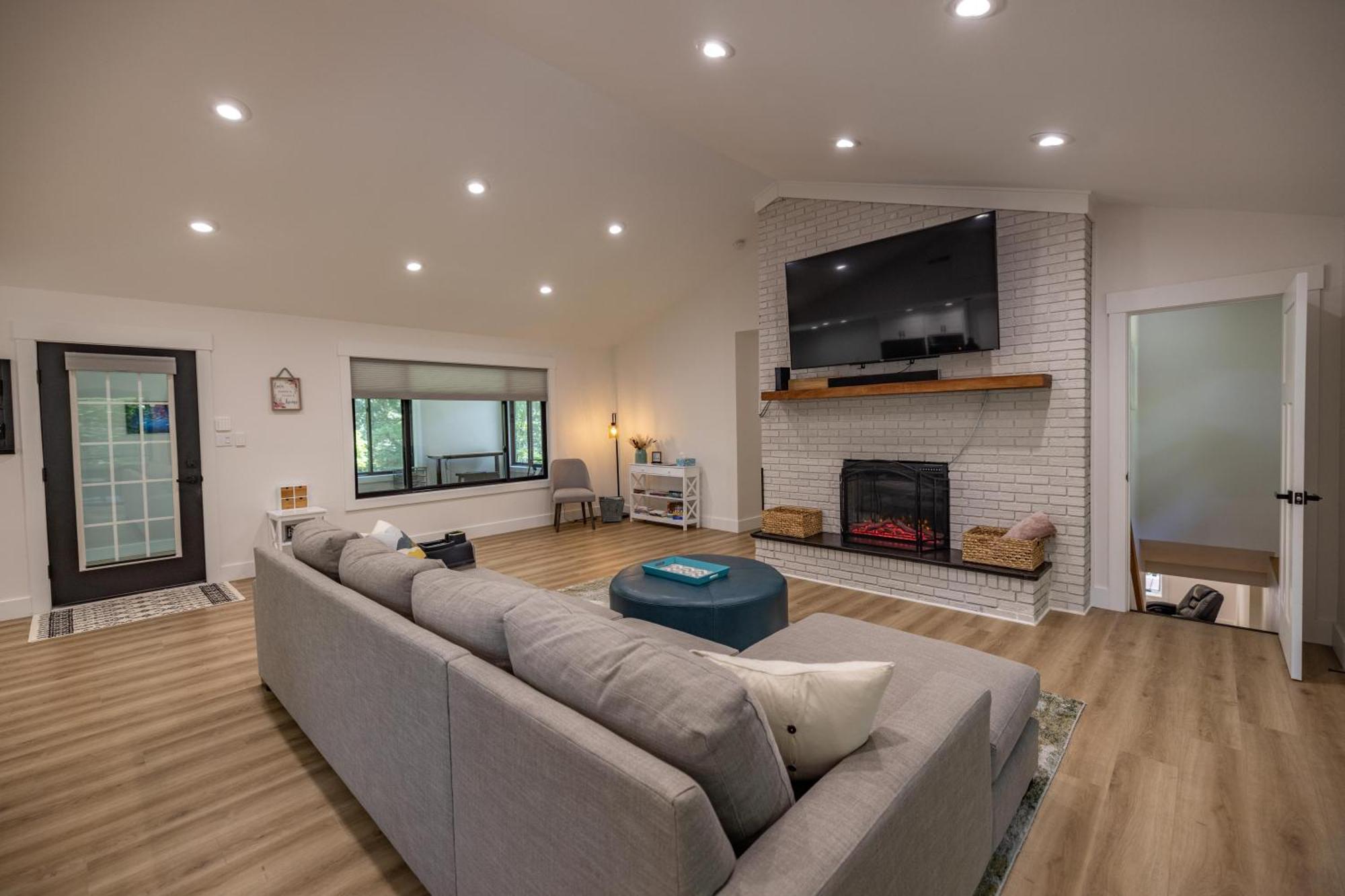 Mid-Century Modern Impeccable Remodel With Hot Tub Villa Asheville Exterior photo